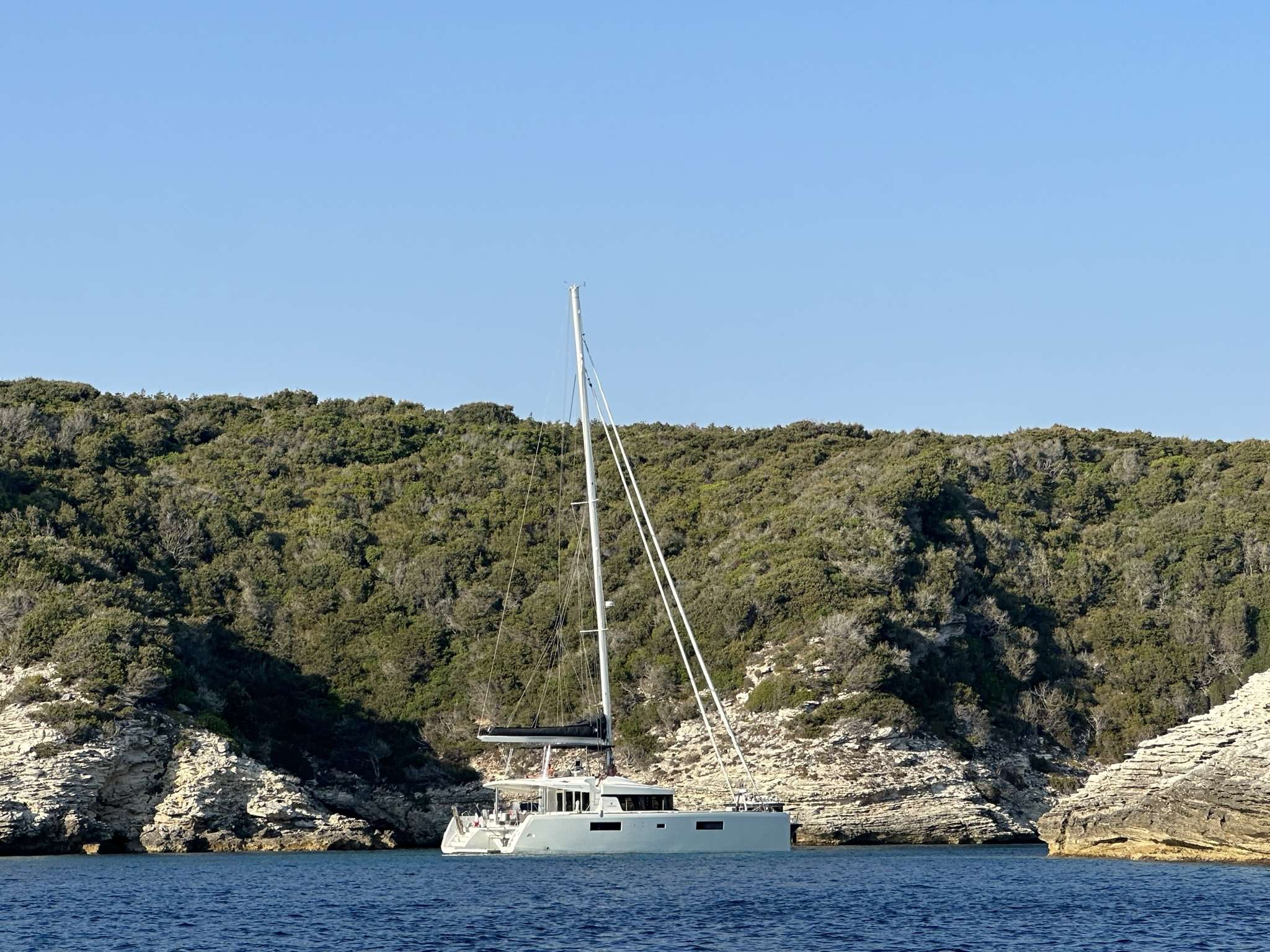 LARGO WINCH, un Sailing Catamaran de 51 pies, disponible para charter de lujo con tripulación