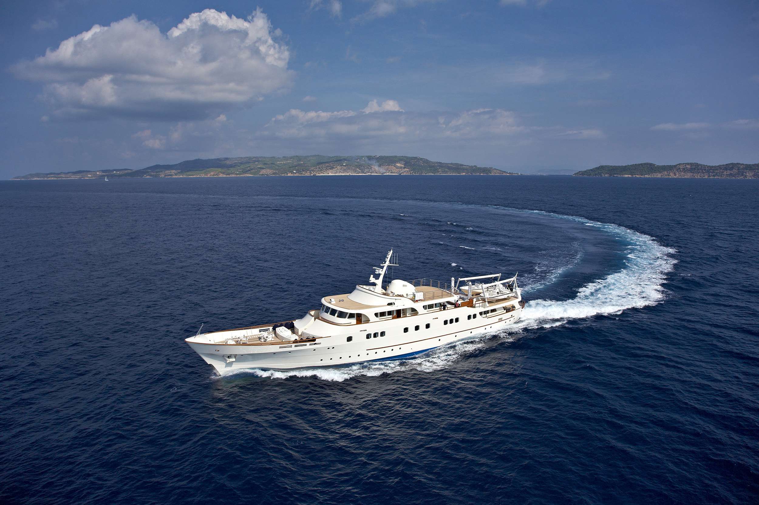 NORTHWIND II, un Motor Yacht de 149 pies, disponible para charter de lujo con tripulación