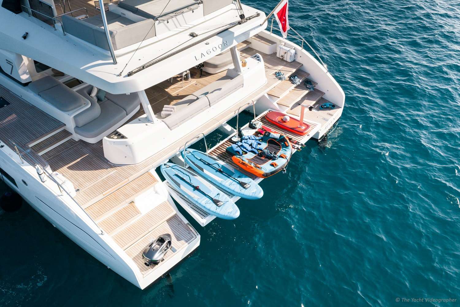 REVA NUI - Aft platform with toys