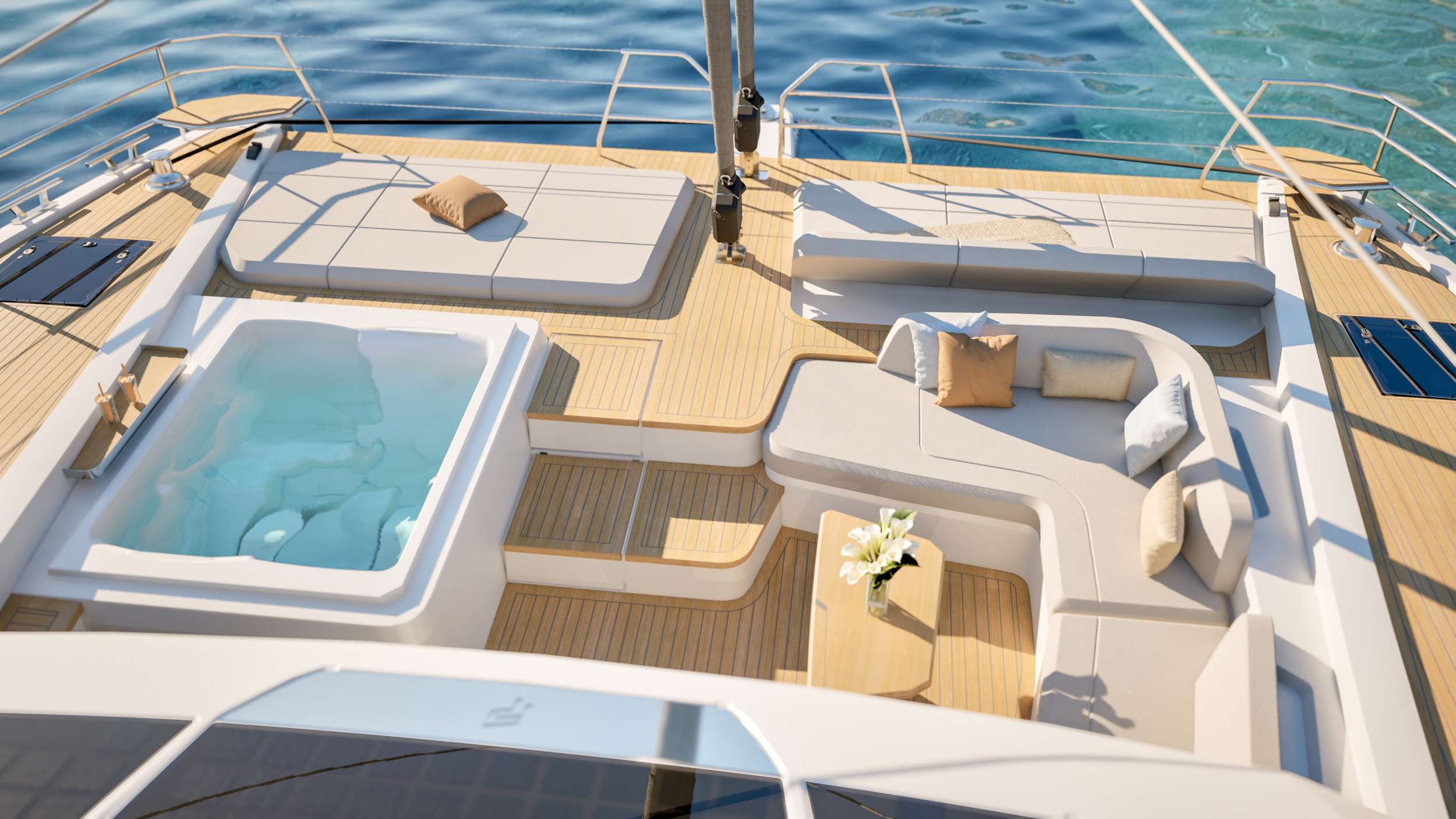 Foredeck with jacuzzi and foward cockpit