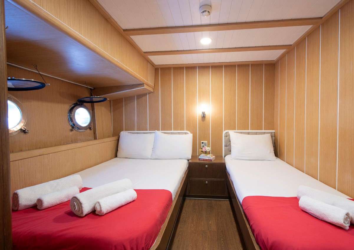 Yacht - 8