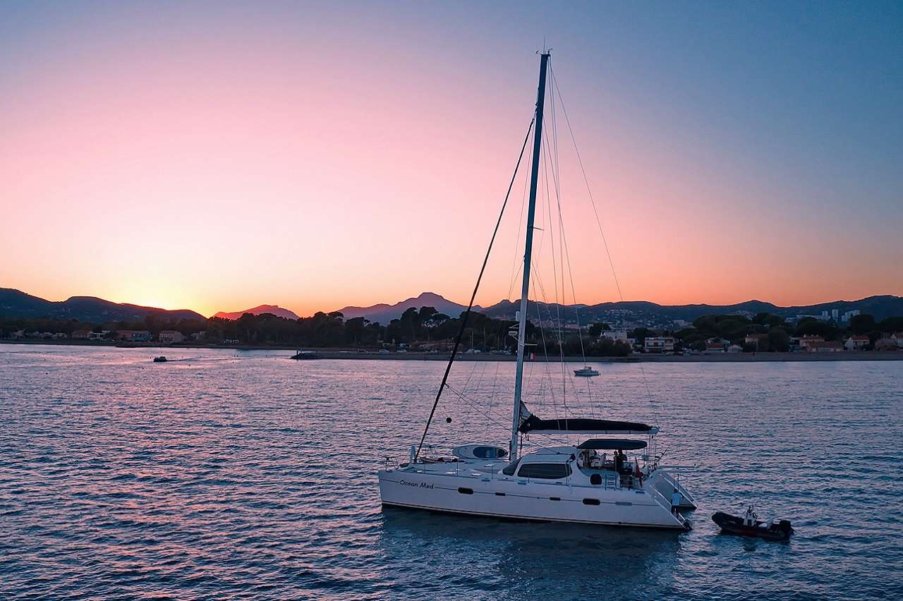 OCEAN MED by night