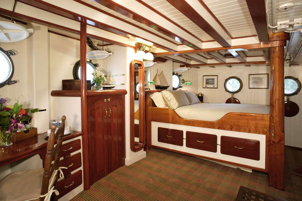 PACIFIC YELLOWFIN Yacht Charter - Primary "Dolphin" Stateroom on Main Deck