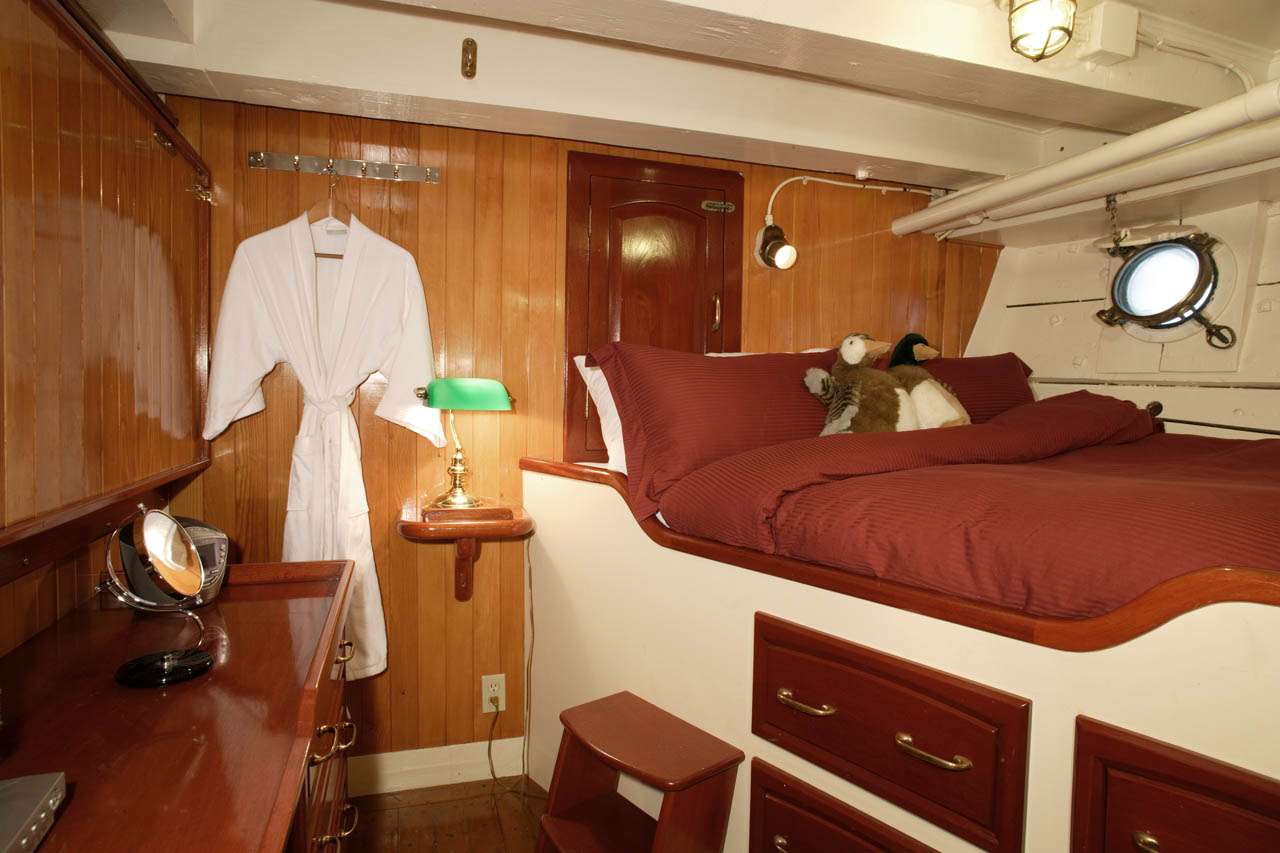 PACIFIC YELLOWFIN Yacht Charter - ORCAS CABIN. Additional drop down single bed not shown.