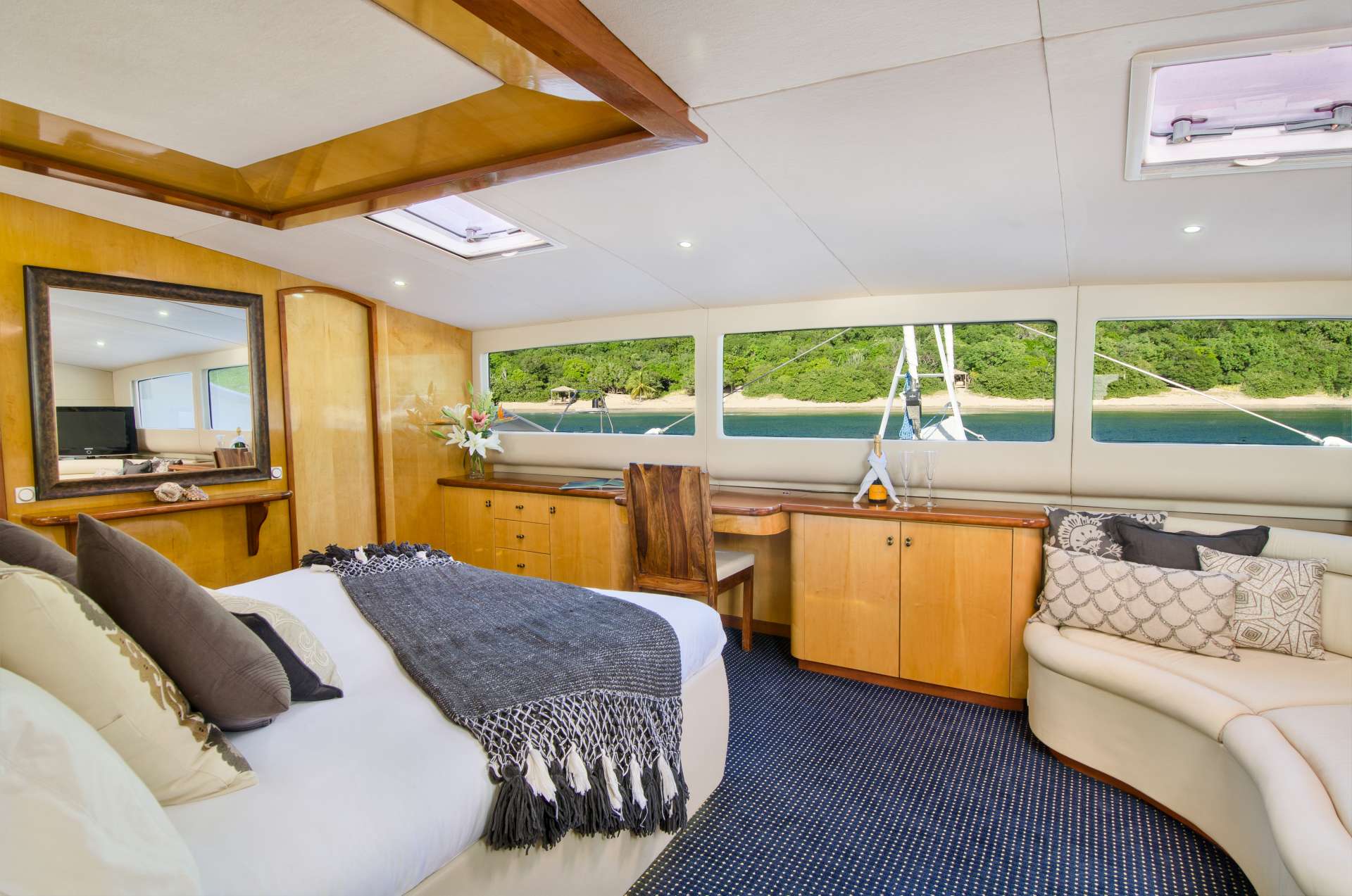 ZINGARA Yacht Charter - Master king suite with Amazing Views