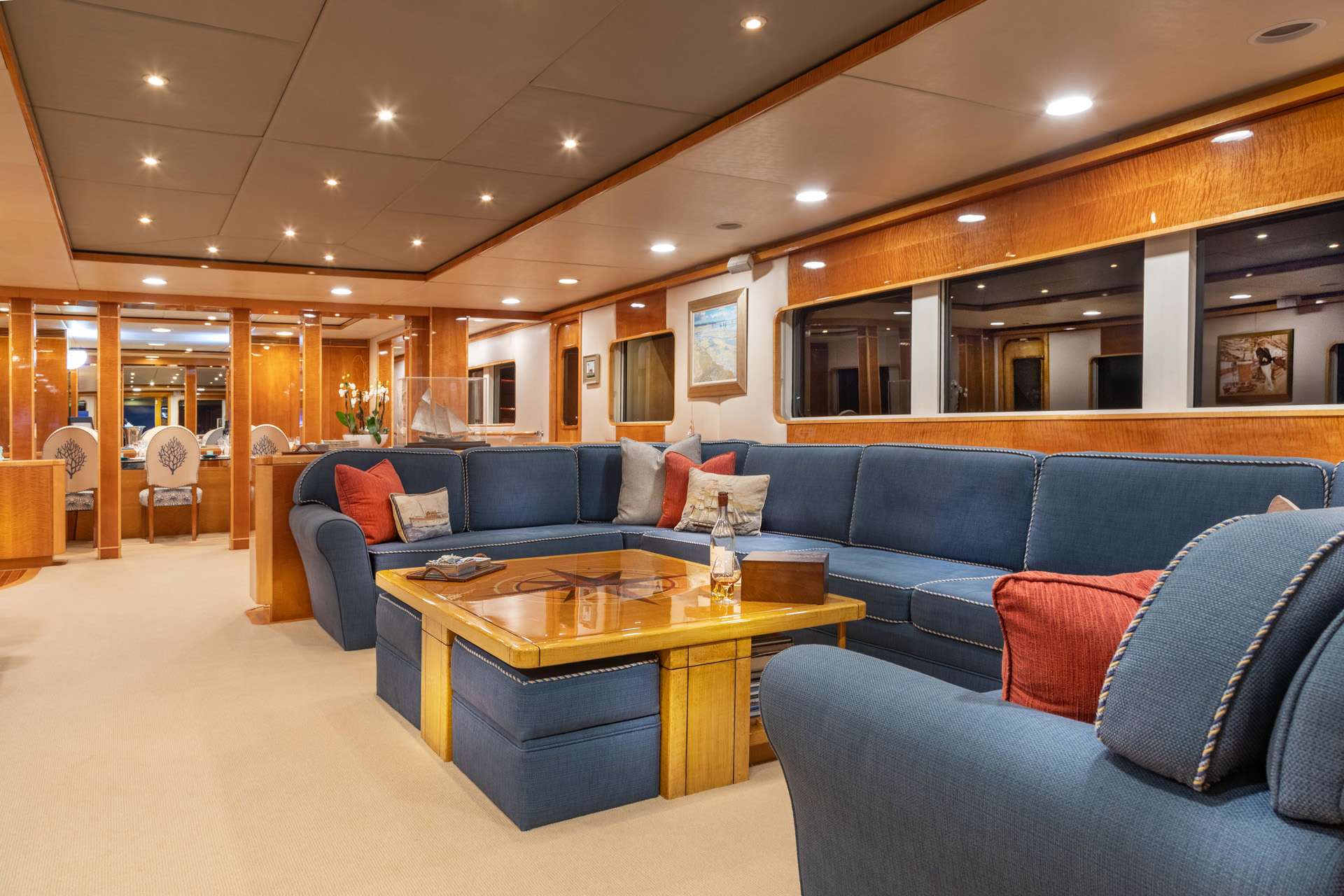RENA Yacht Charter - Salon