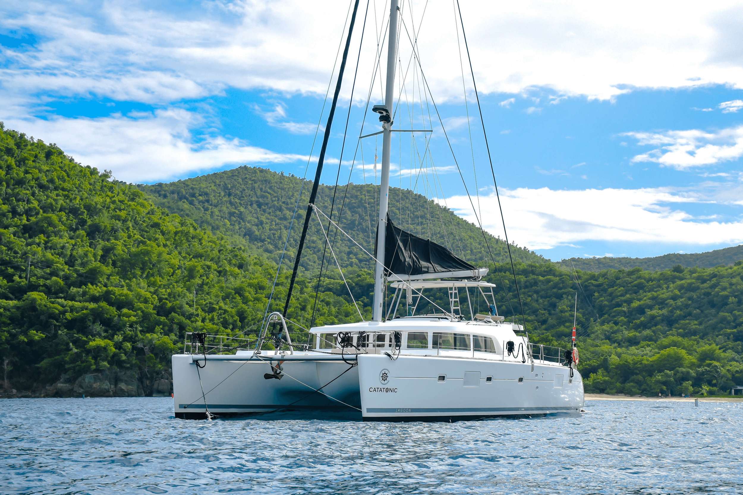Yacht Charter CATATONIC 500 | Ritzy Charters