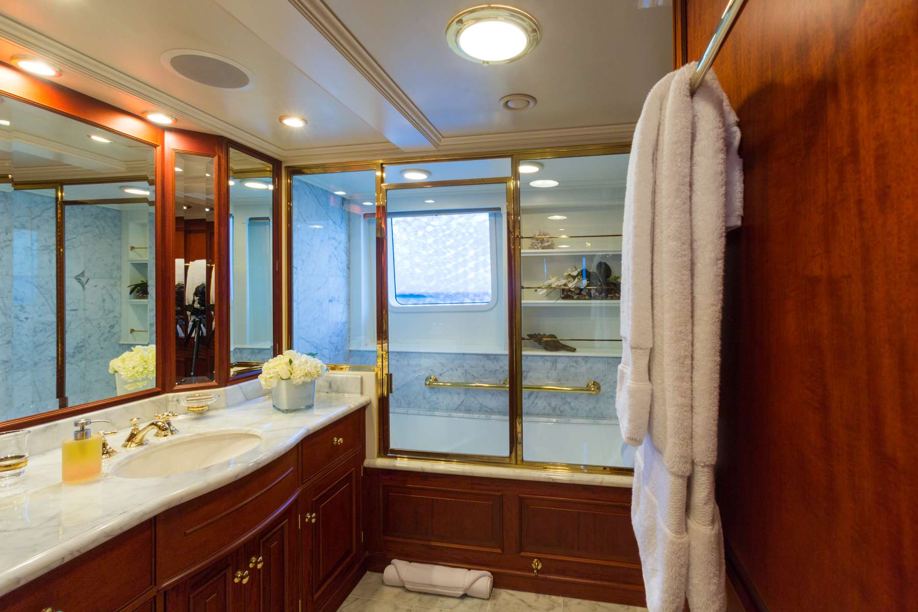 LADY J Yacht Charter - Master Bathroom