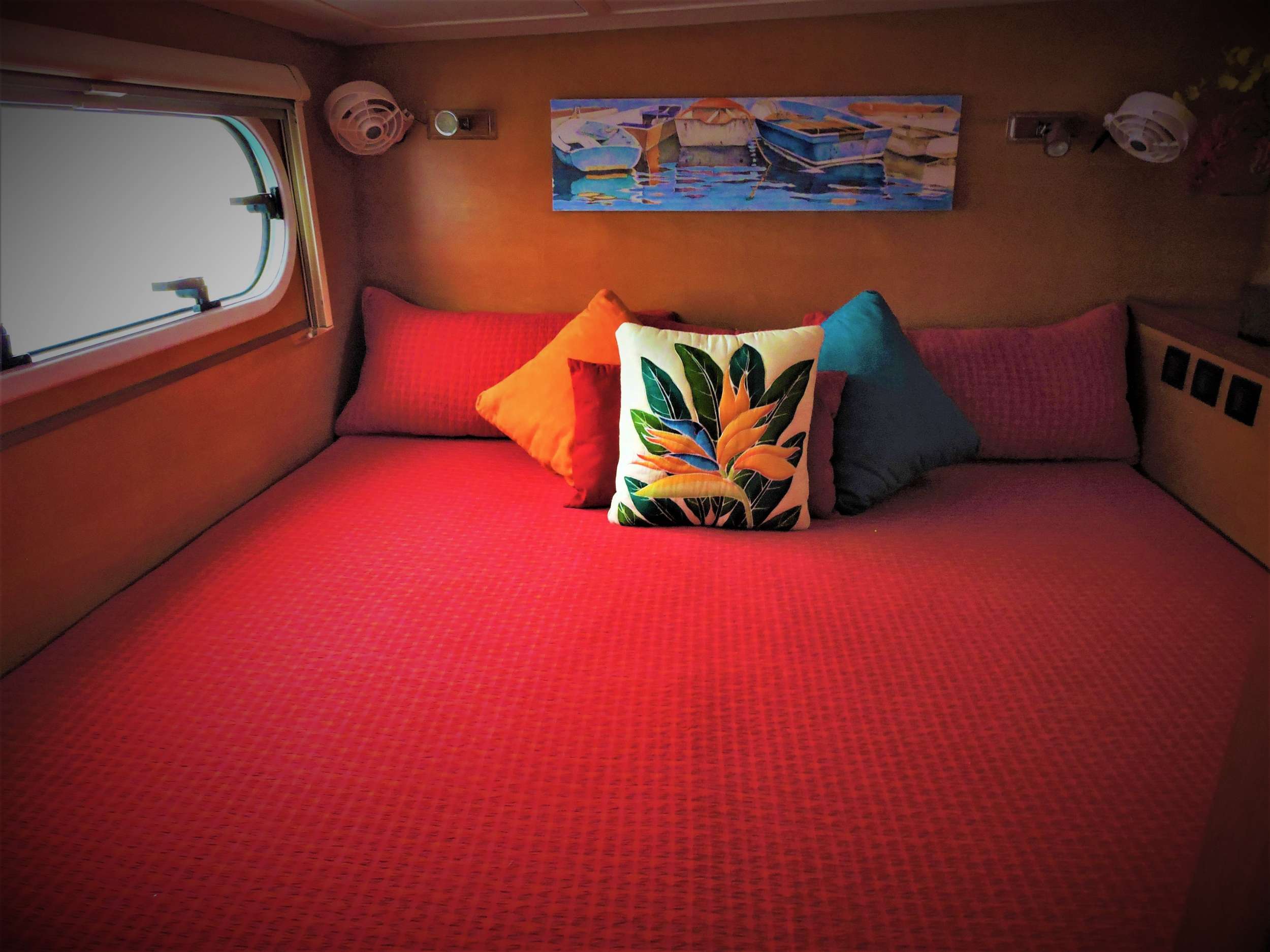 GENESIS Yacht Charter - GENESIS Guest King Bed