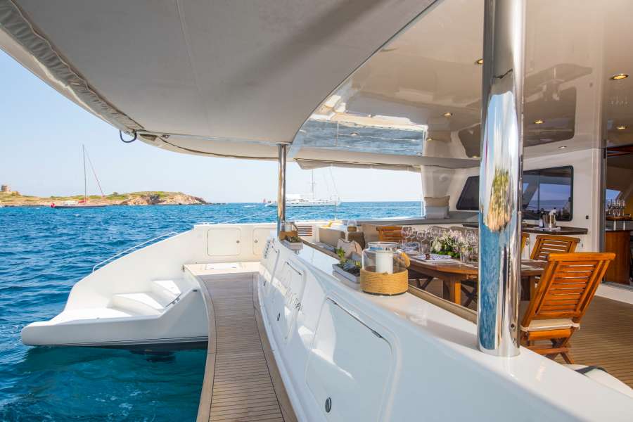 KINGS RANSOM Yacht Charter - Easy access to the sea