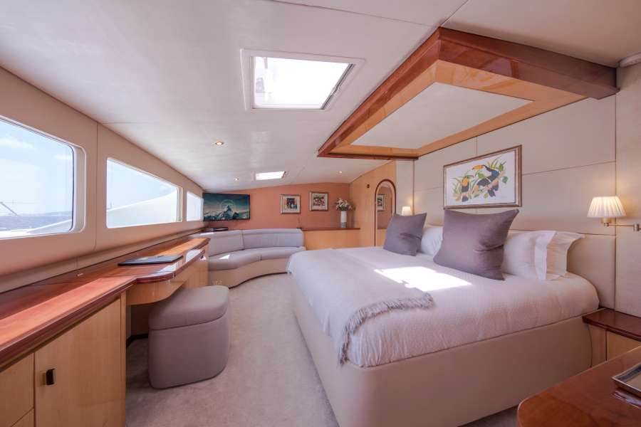 KINGS RANSOM Yacht Charter - Master main deck king suite