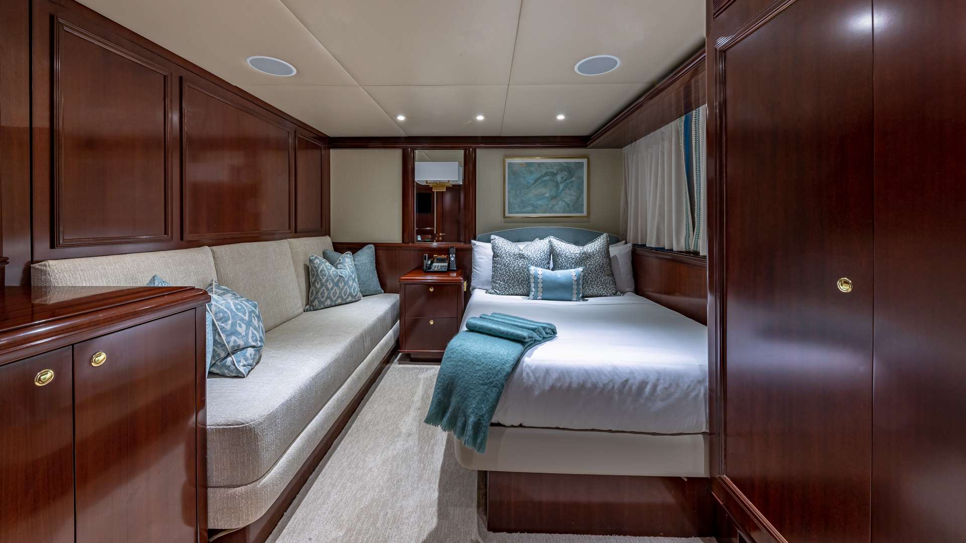 STARSHIP Yacht Charter - Guest Stateroom with Pullman