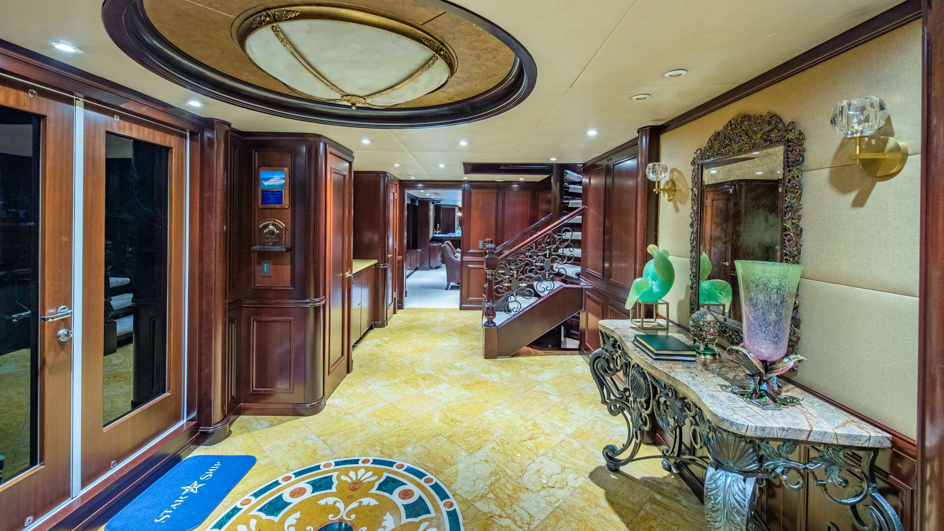STARSHIP Yacht Charter - Foyer
