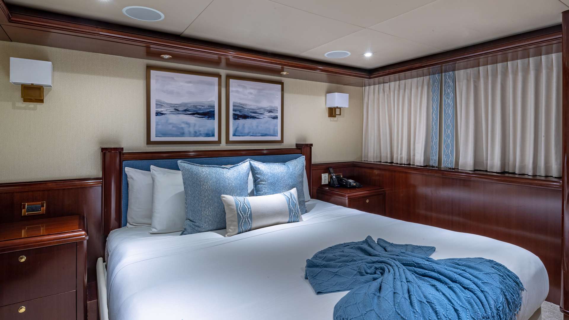 STARSHIP Yacht Charter - King Guest Stateroom 1