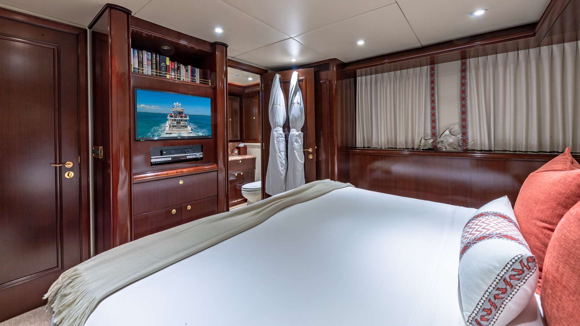 STARSHIP Yacht Charter - King Guest Stateroom 2