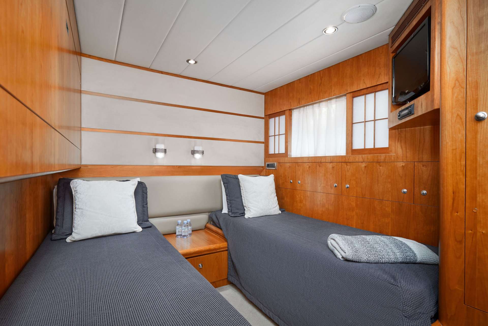 ANNABEL II Yacht Charter - Twin Cabin
