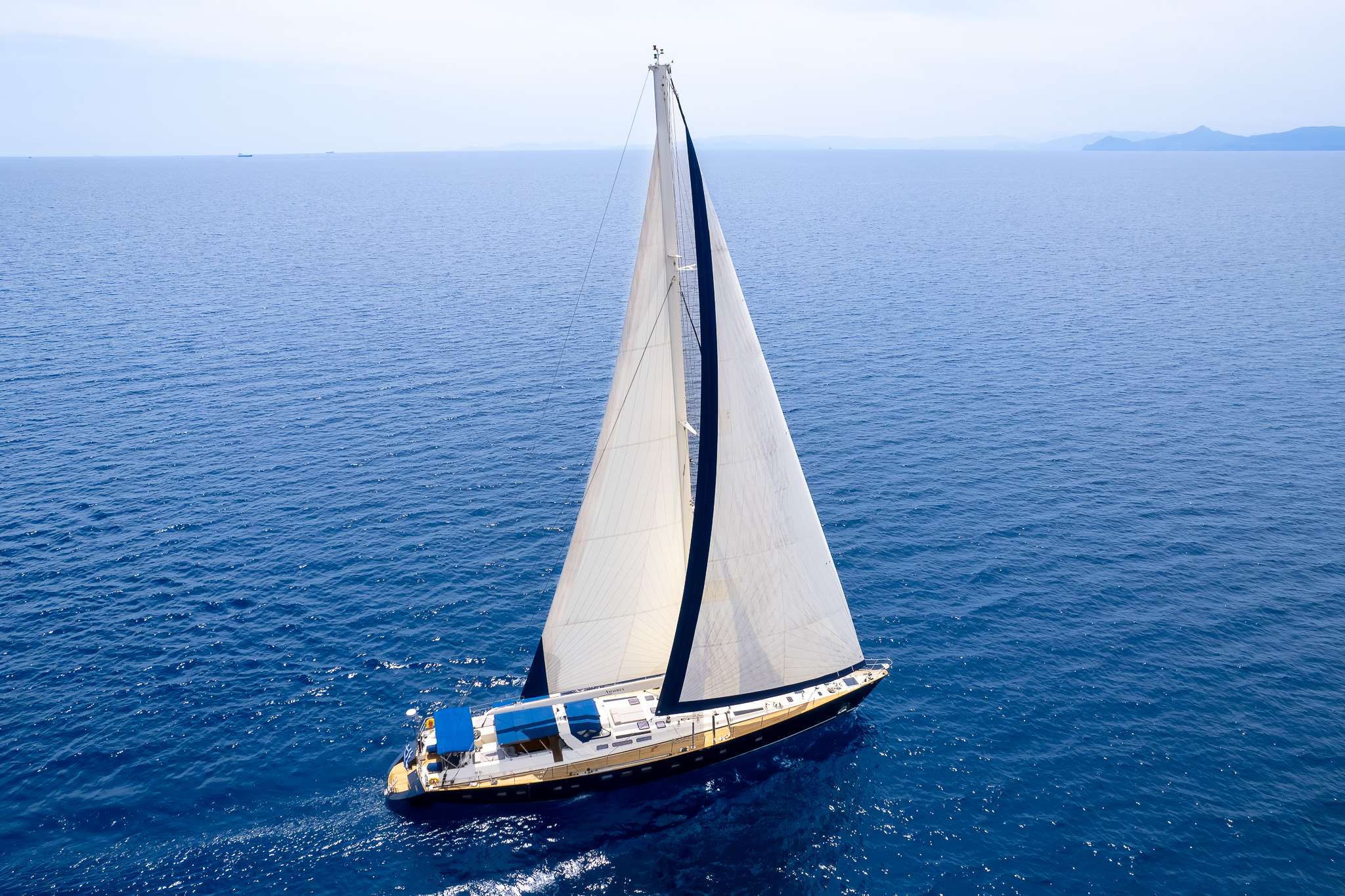 AMADEUS Yacht Charter - SALON