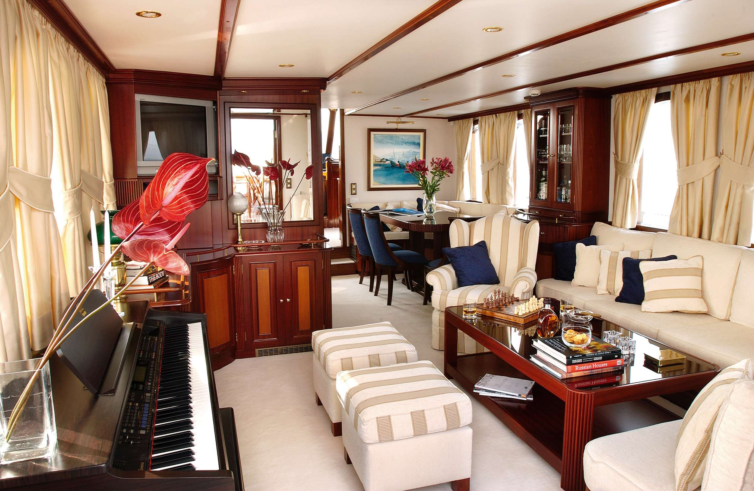 LIANA H Yacht Charter - Main Salon