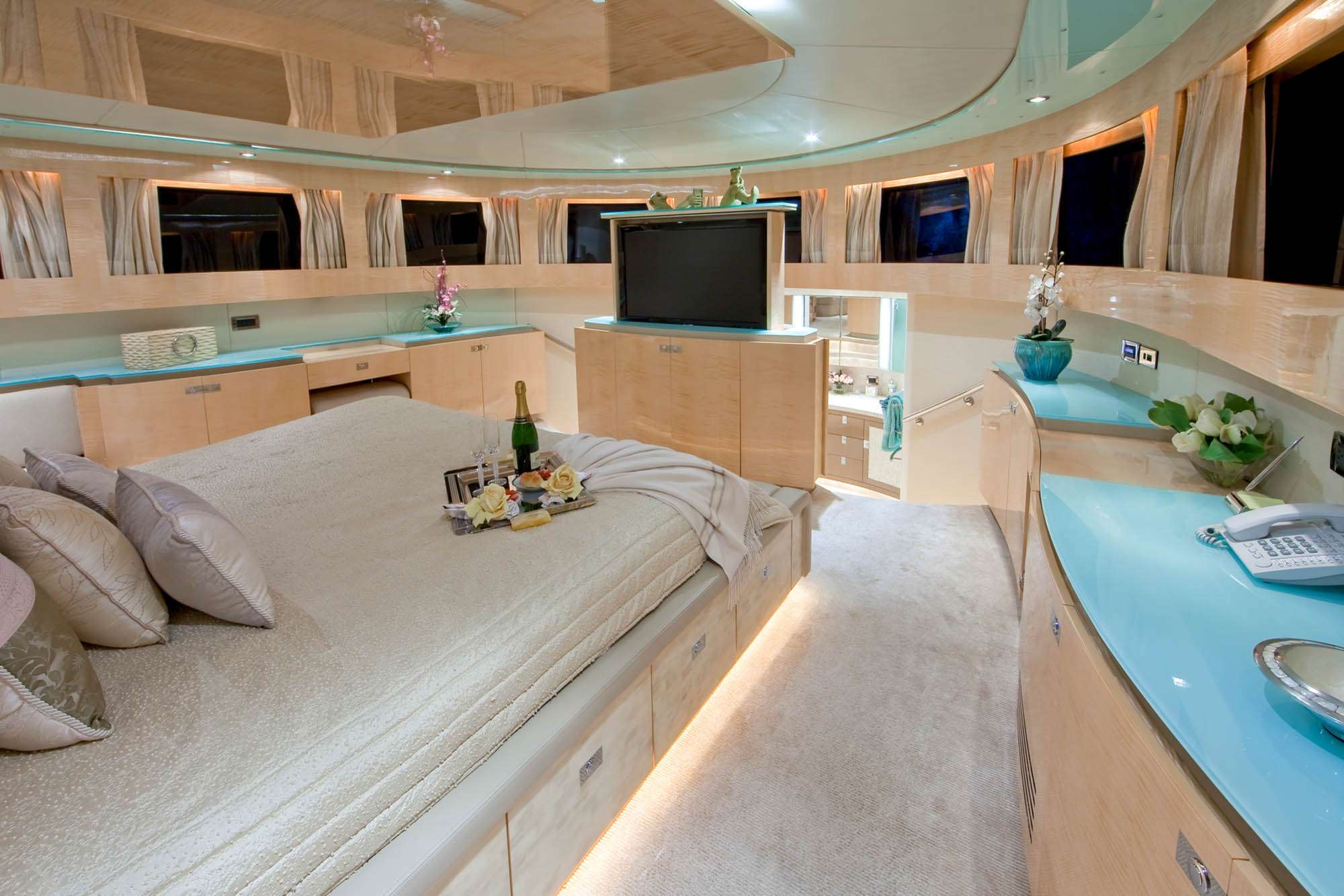 LORAX Yacht Charter - Master Stateroom