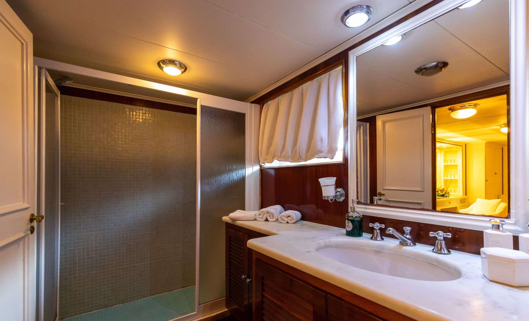 NAFISA Yacht Charter - Master Bathroom