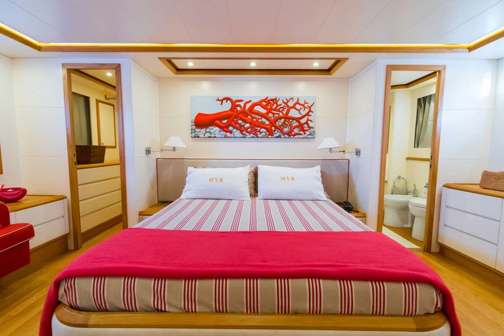 RIVIERA Yacht Charter - Master Cabin