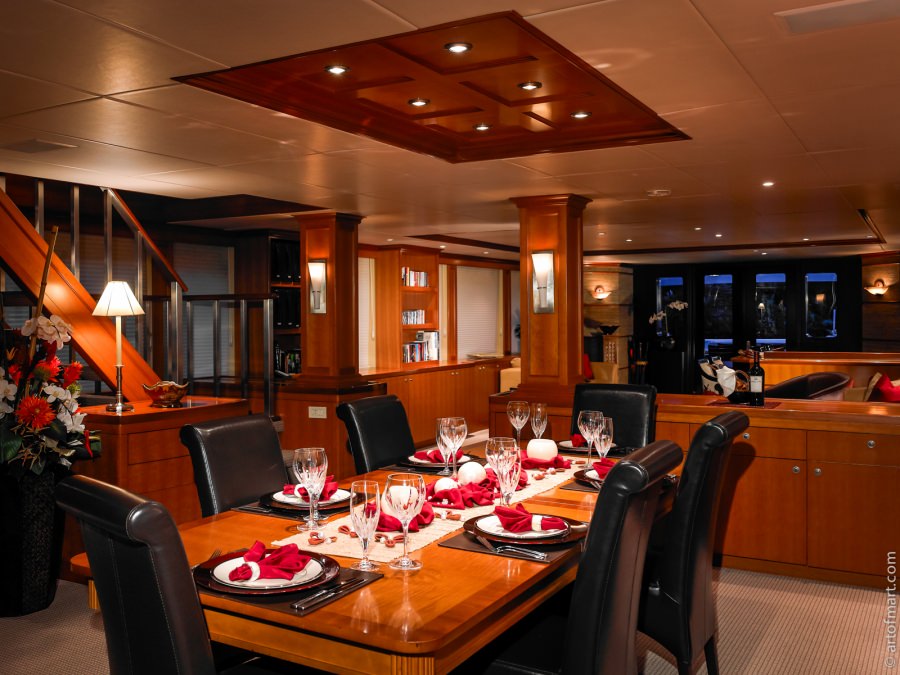 MURPHY'S LAW Yacht Charter - Dining Salon