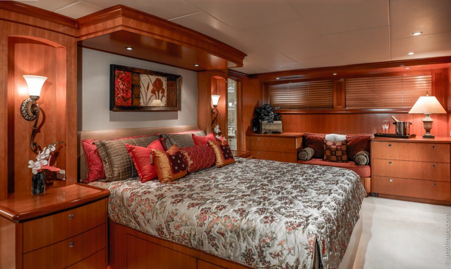 MURPHY'S LAW Yacht Charter - Master Stateroom
