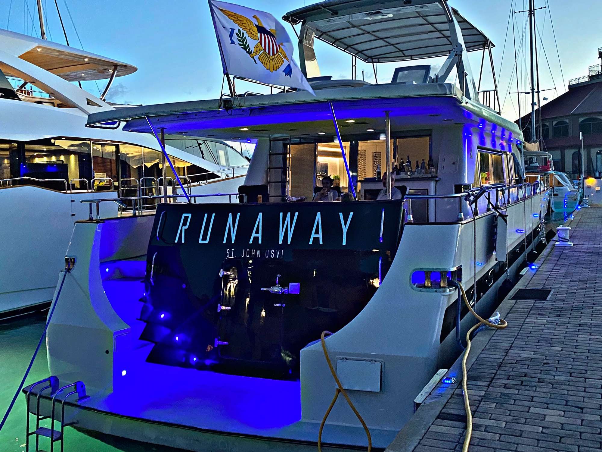 RUNAWAY Yacht Charter - Easy Water Access
