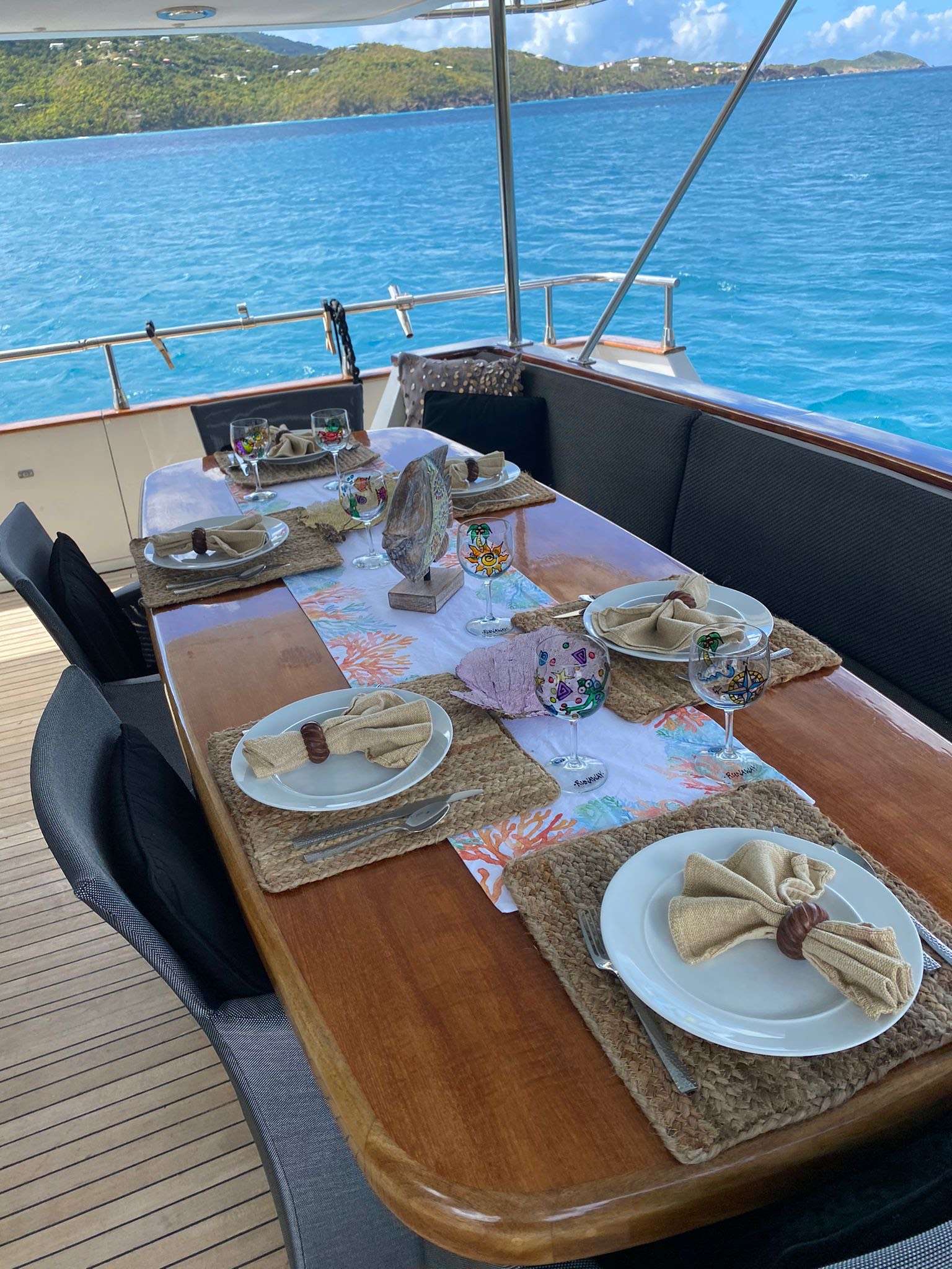 RUNAWAY Yacht Charter - Aft Deck Dining