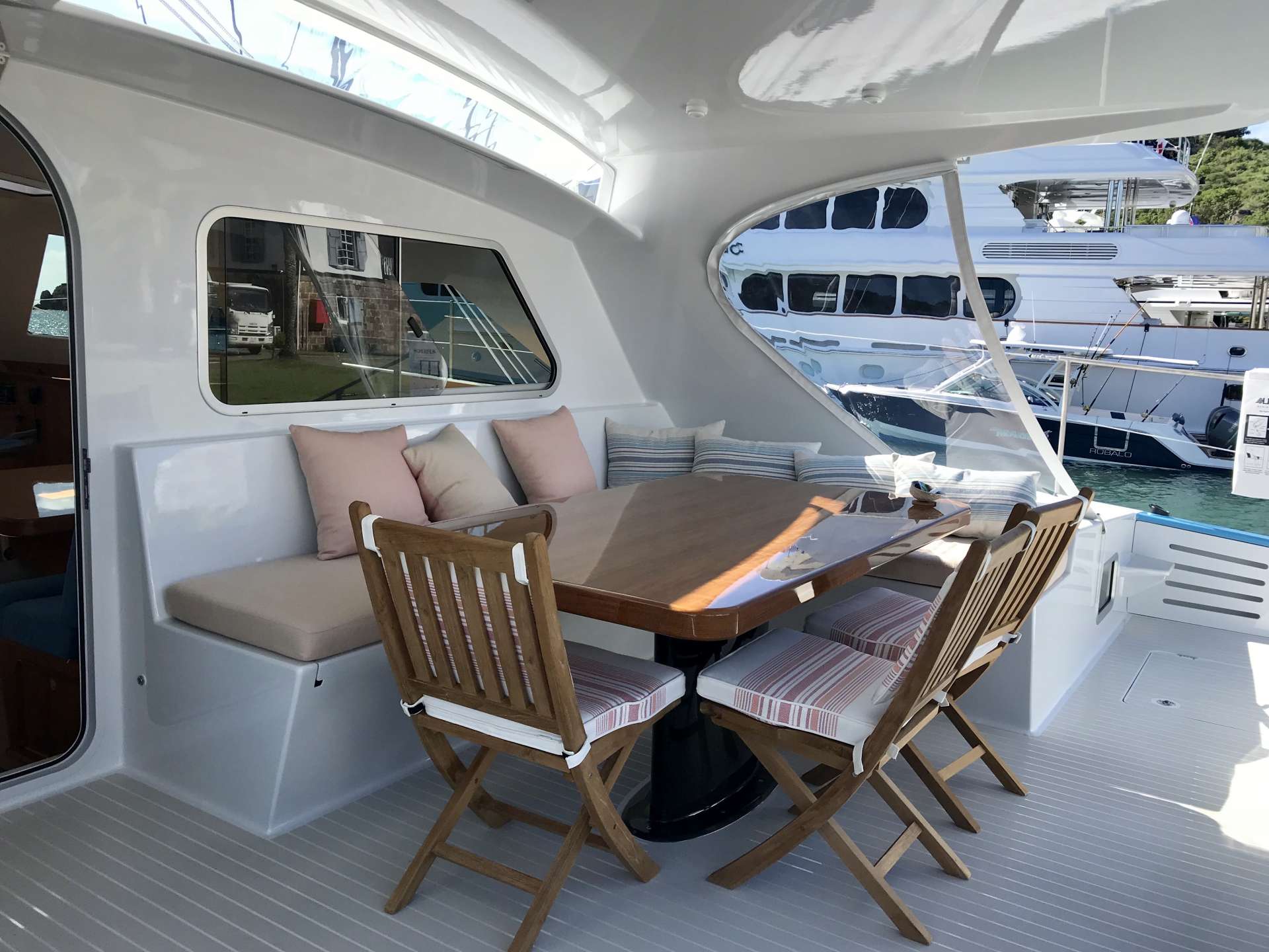 SKYLARK Yacht Charter - Aft dining area