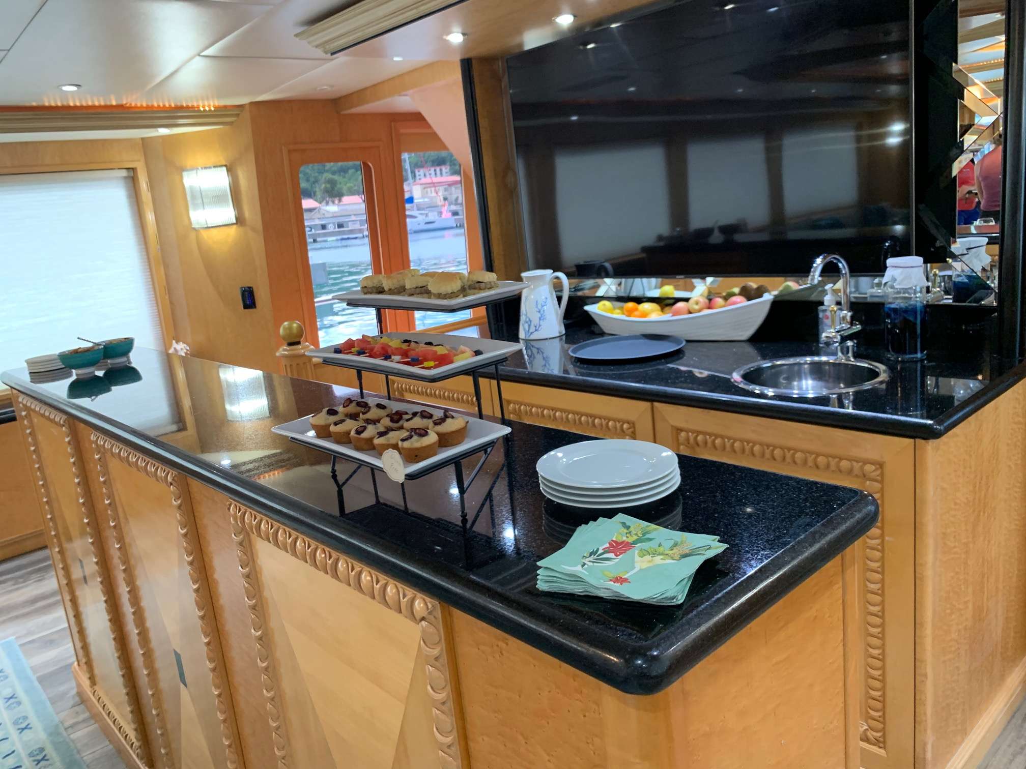 DENISE ROSE Yacht Charter - Service buffet