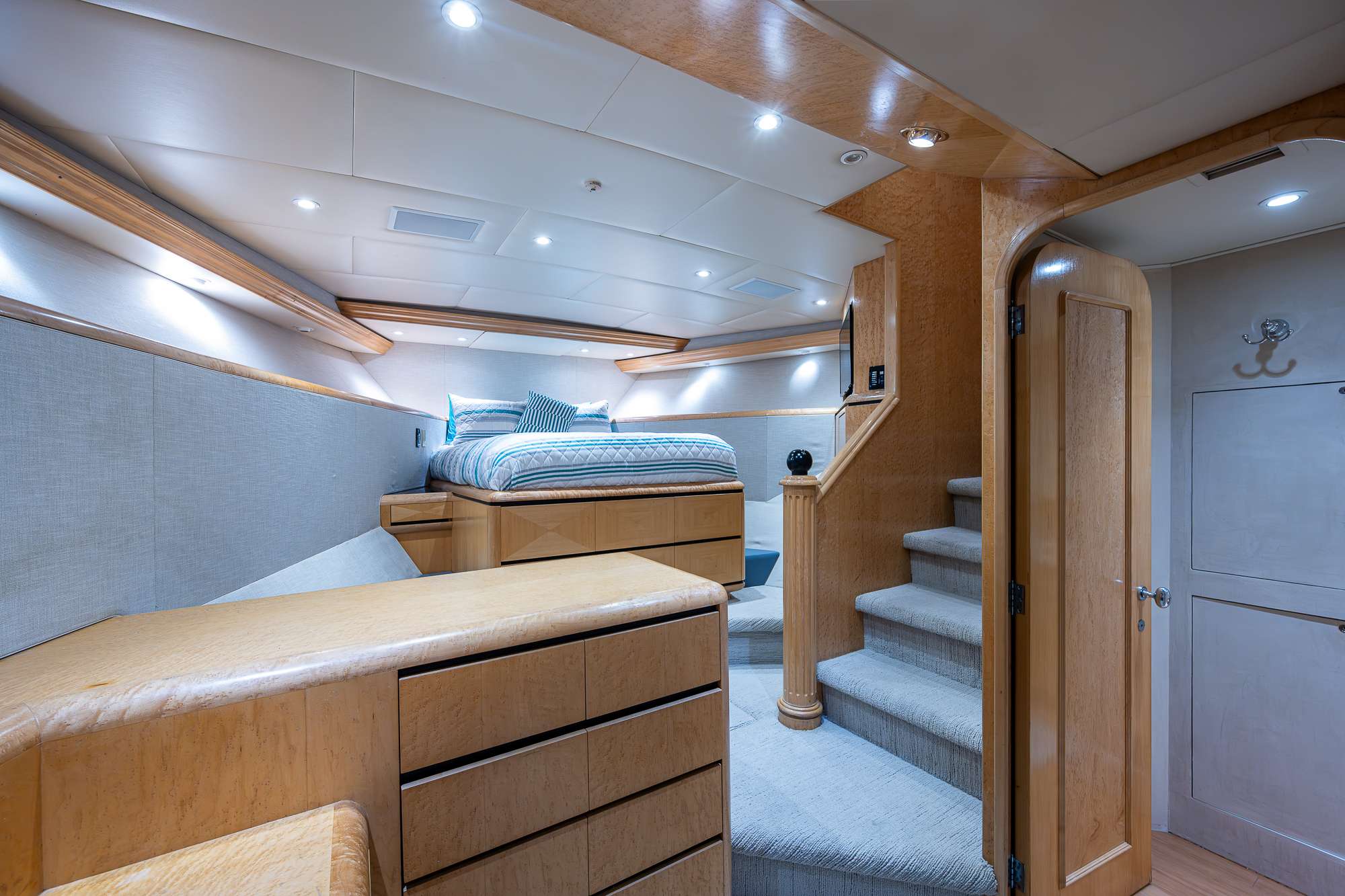DENISE ROSE Yacht Charter - Deluxe Primary Stateroom