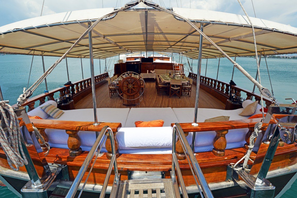 HOLIDAY X Yacht Charter - Fore Deck Dining