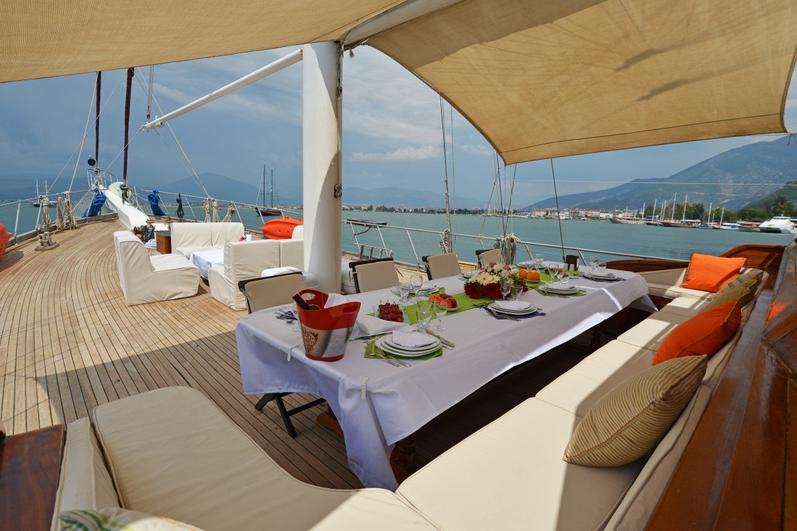 HOLIDAY X Yacht Charter - Double Cabin