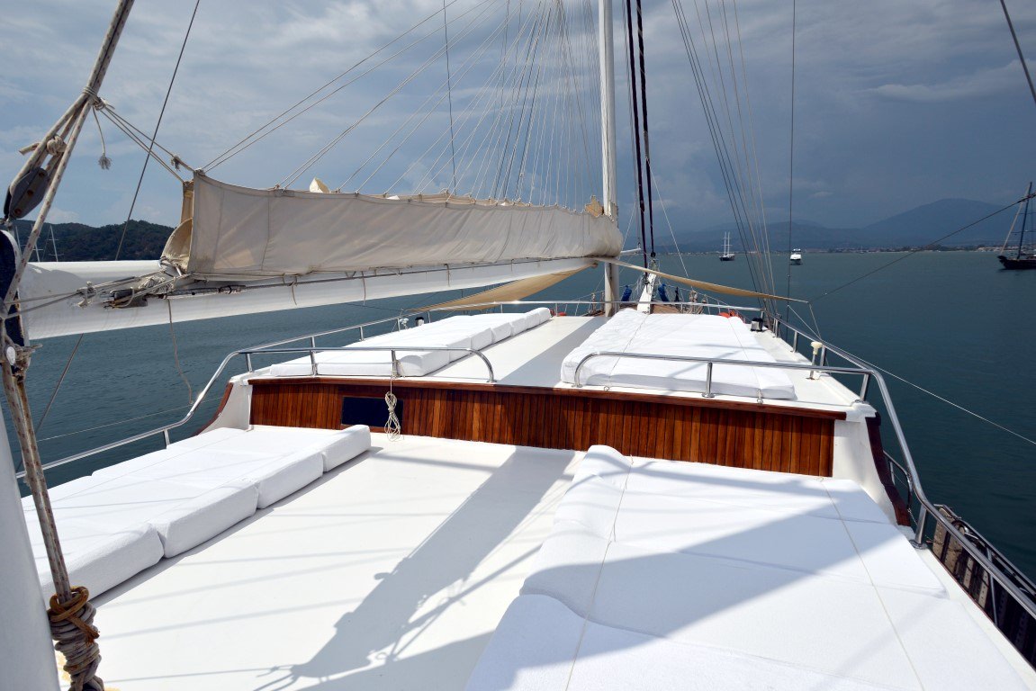 HOLIDAY X Yacht Charter - Twin Cabin