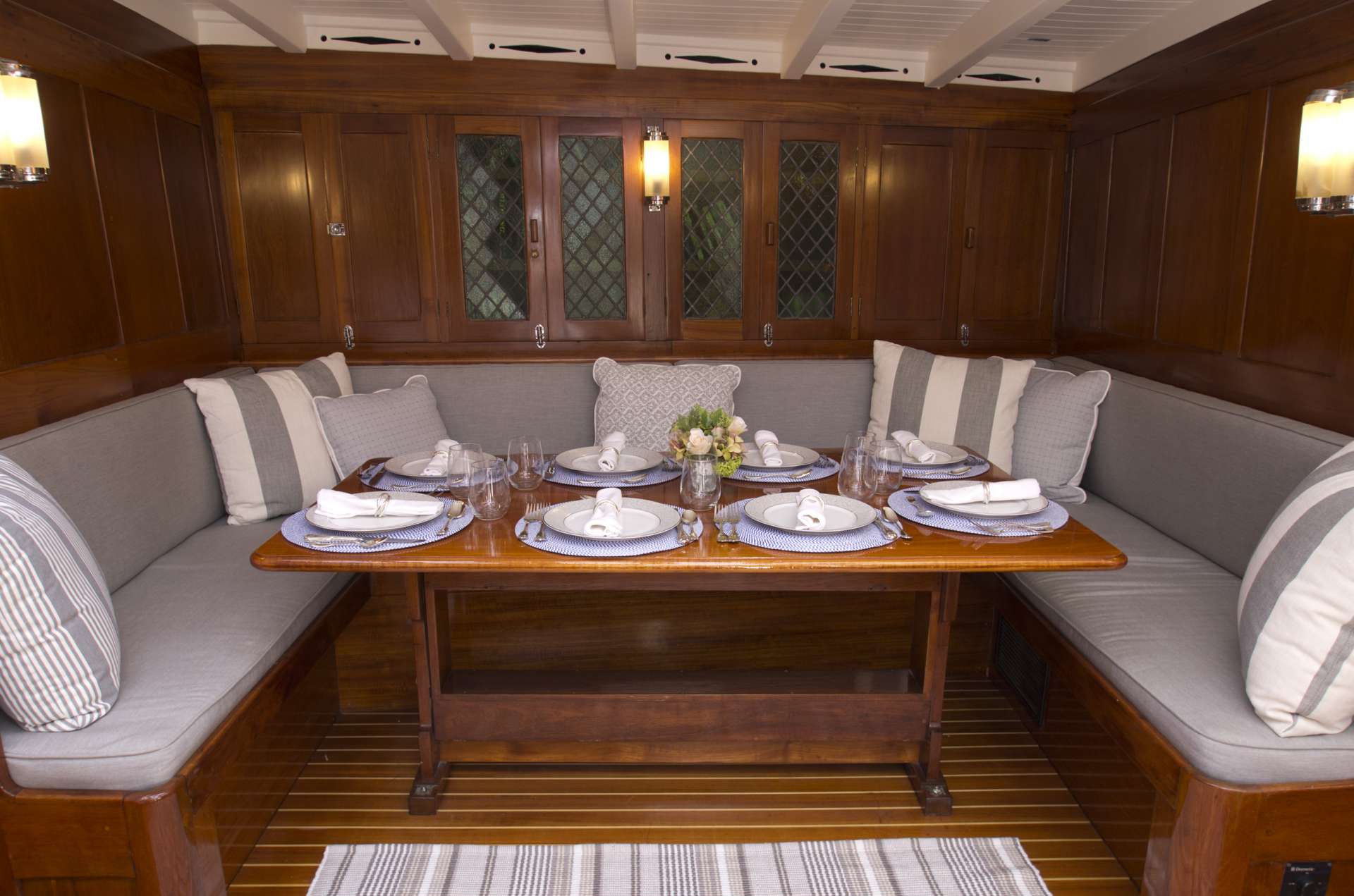 EROS Yacht Charter - EROS Dining