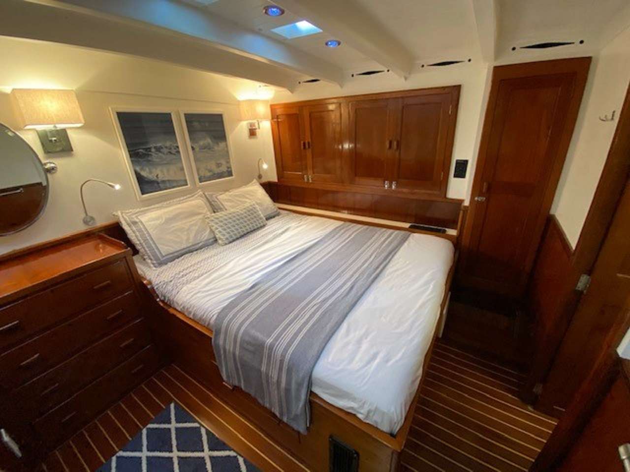 EROS Yacht Charter - Starboard Master Cabin