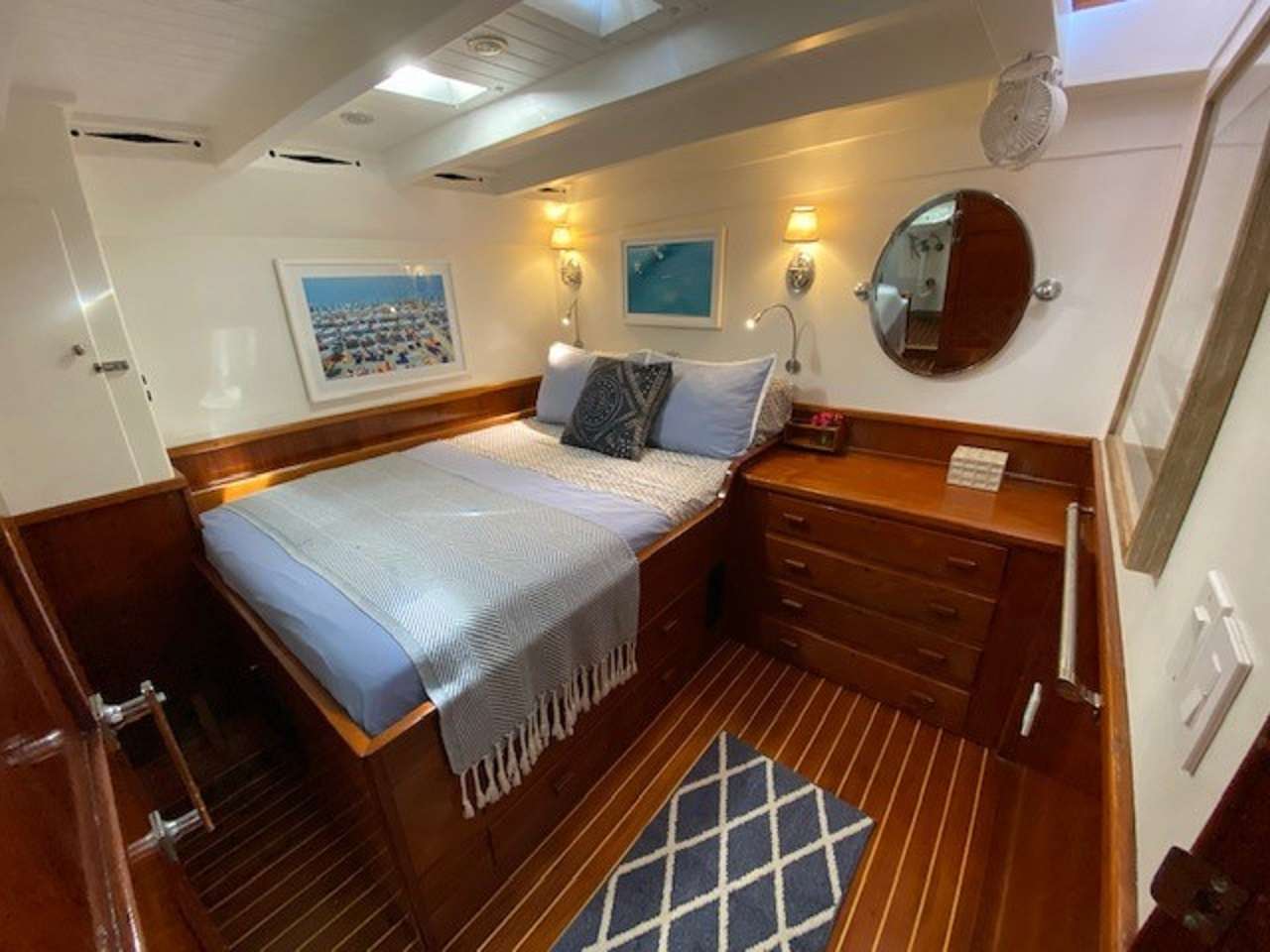 EROS Yacht Charter - VIP Cabin