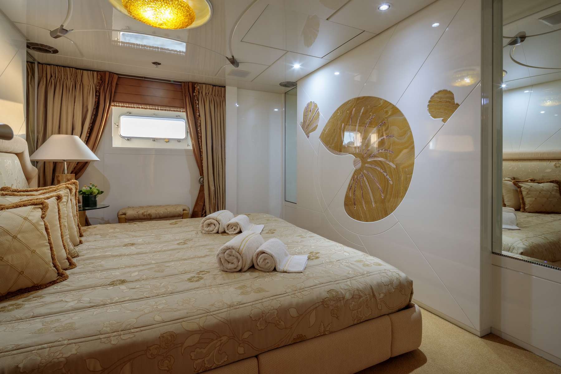 VERA Yacht Charter - Double Cabin