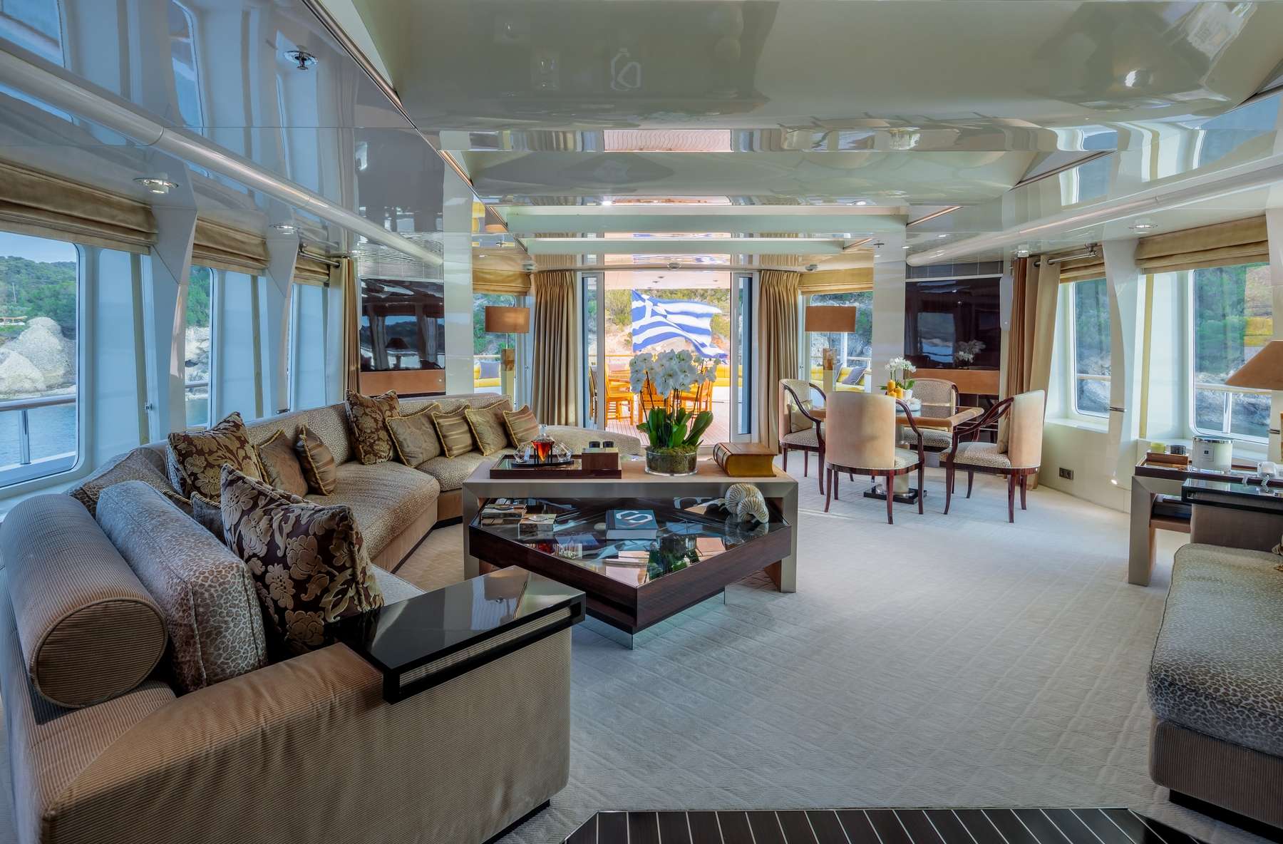VERA Yacht Charter - Upper Saloon