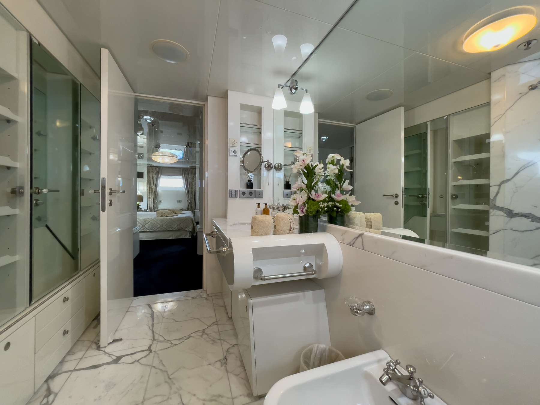 VERA Yacht Charter - VIP bathroom