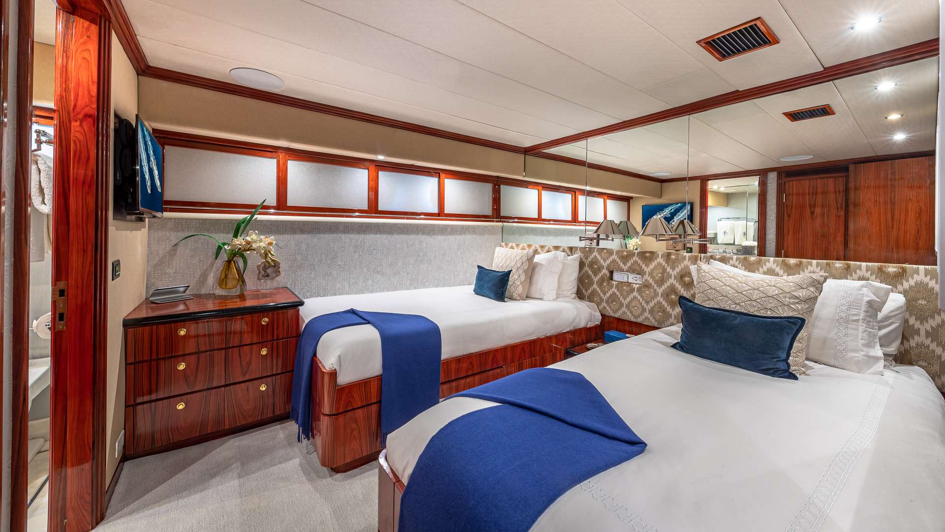 SWEET ESCAPE Yacht Charter - Convertible Twin-King Guest Stateroom Port