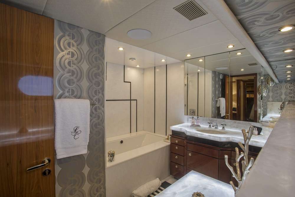 SWEET ESCAPE Yacht Charter - Master Bath with Jacuzzi for Her
