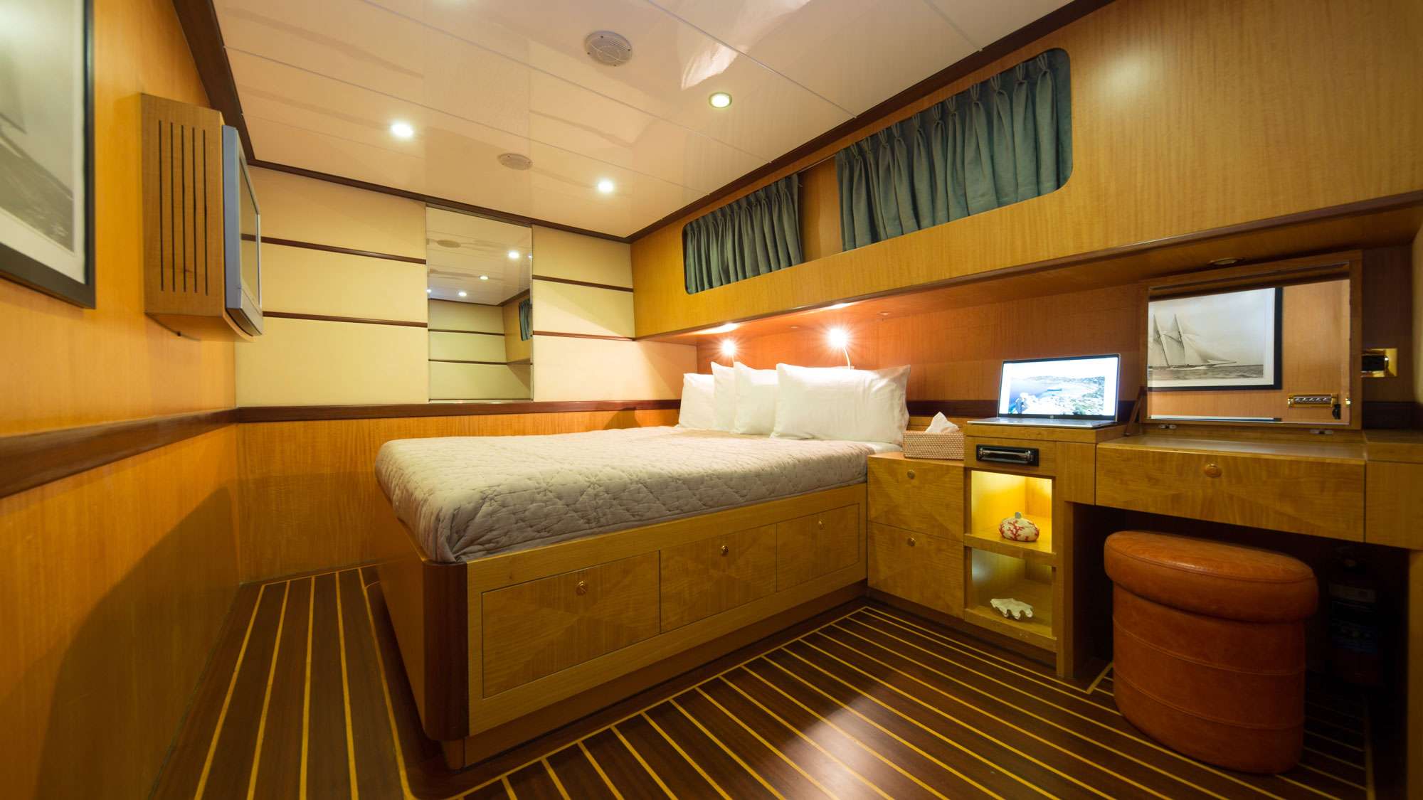 SERENITY 86 Yacht Charter - VIP CABIN