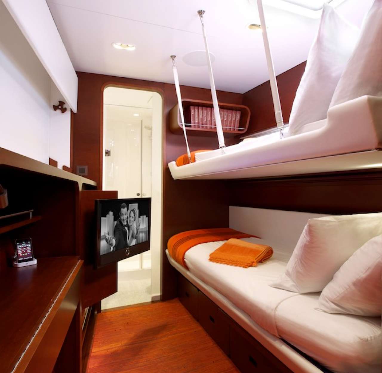 Catamaran Charter Maita