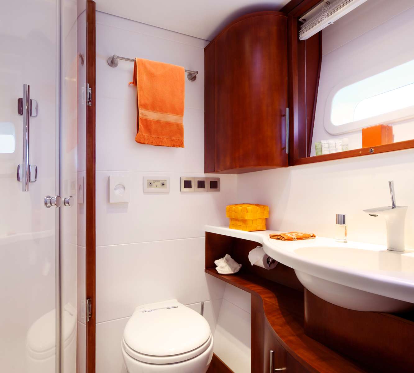 Catamaran Charter Maita