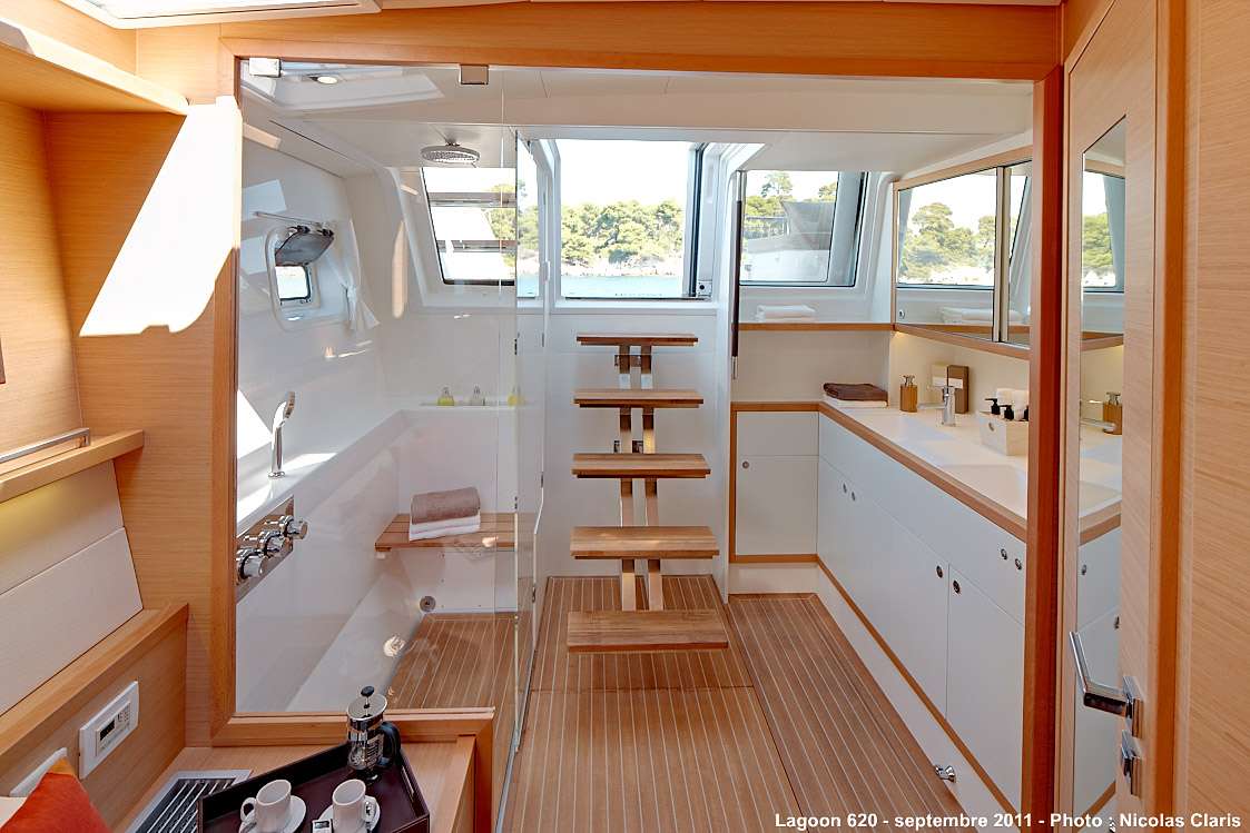 FIREFLY Yacht Charter - Master Bathroom