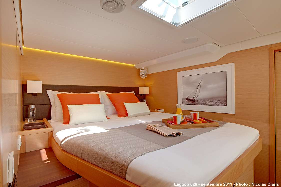 FIREFLY Yacht Charter - Guest double cabin 1