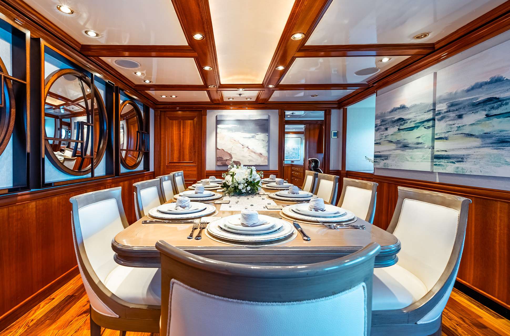 LEVERAGE Yacht Charter - Dining Salon