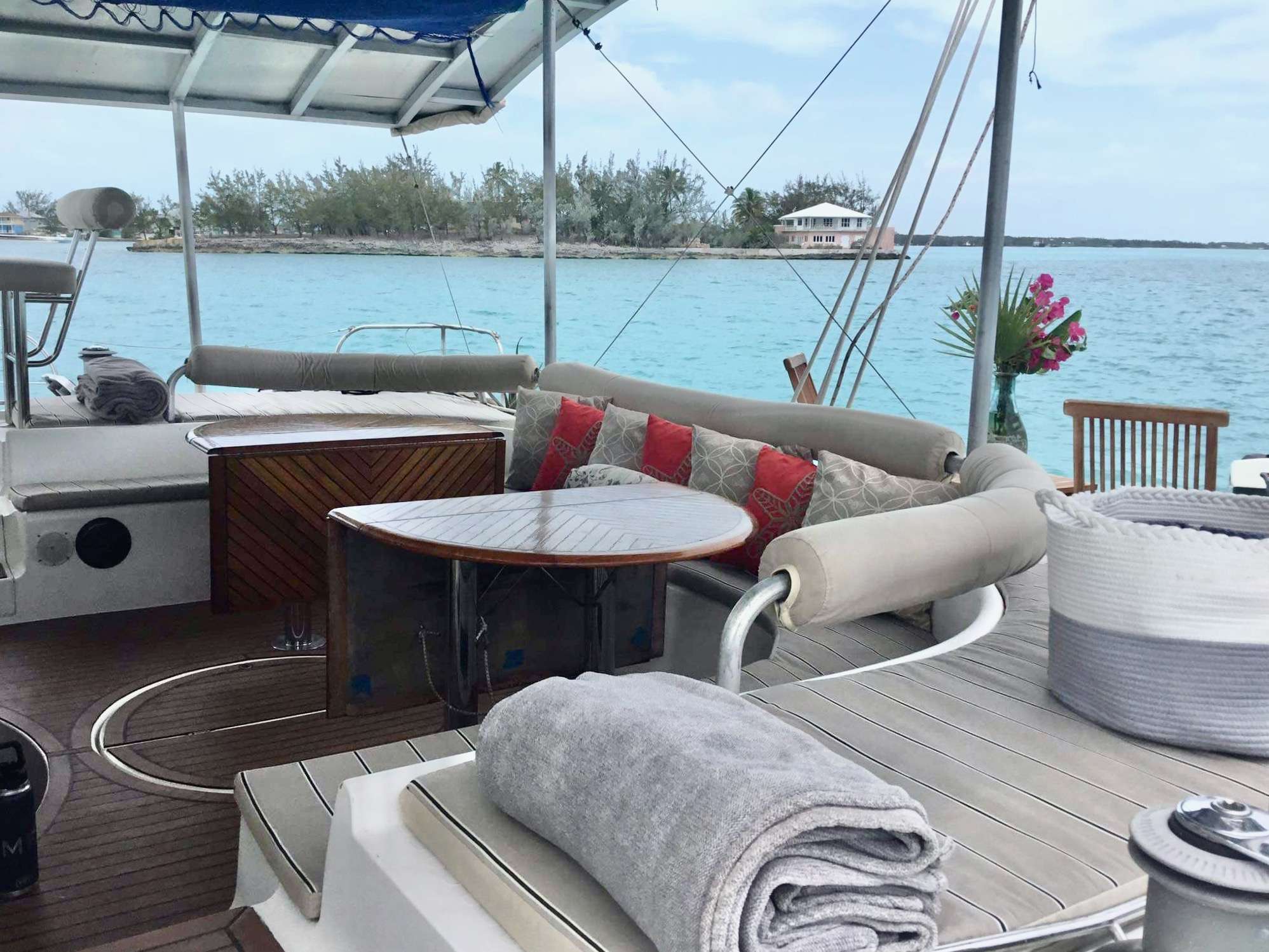 MISS ELIZABETH Yacht Charter - Cockpit withsplit table and day sun beds